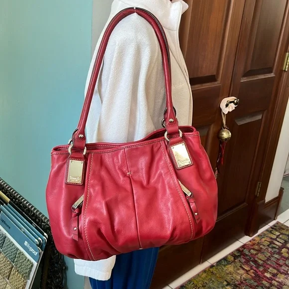Tignanello Genuine leather Red shoulder bag purse excellent preowned condition - Picture 1 of 11
